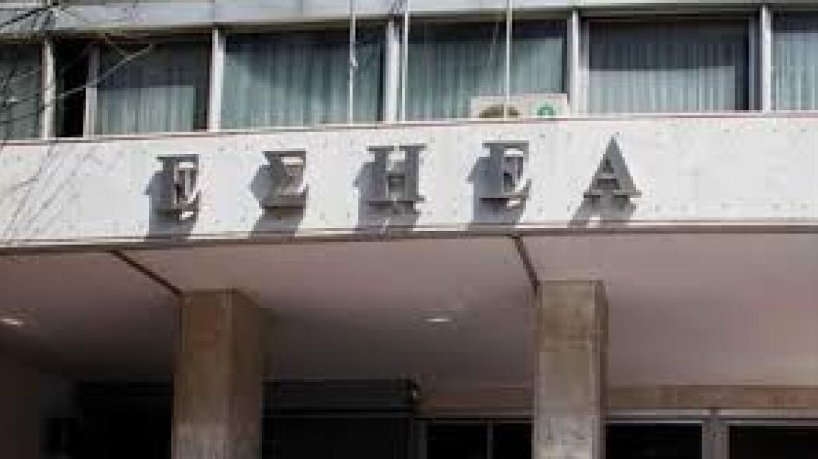 ΕΣΗΕΑ: Το perouka gate διεκδικεί το «Χρυσό Βατόμουρο» του ρεπορτάζ