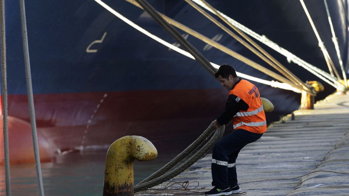 Δεμένα και σήμερα τα πλοία στα λιμάνια 