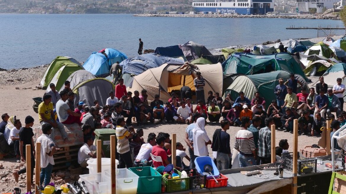 Εγκλωβίζονται 14.000 μετανάστες στα νησιά... κι έρχονται και άλλοι 