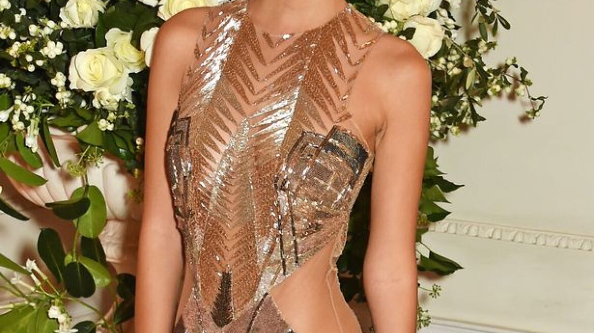 Η απαστράπτουσα τουαλέτα της Emily Ratajkowski