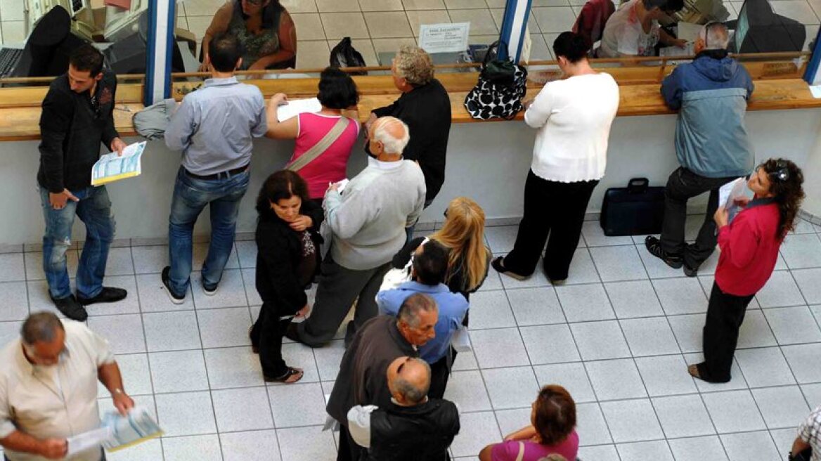 Με «πλαστικό» χρήμα, ΕΝΦΙΑ και φόρο εισοδήματος αυξήθηκαν τα έσοδα του Σεπτέμβρη 