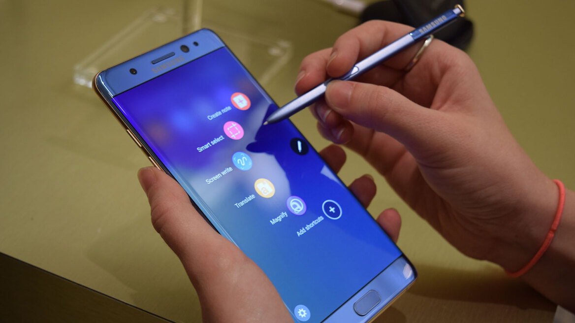 Νέο πλήγμα για την Samsung: Ανεφλέγη Galaxy Note 7 μέσα σε αεροπλάνο!