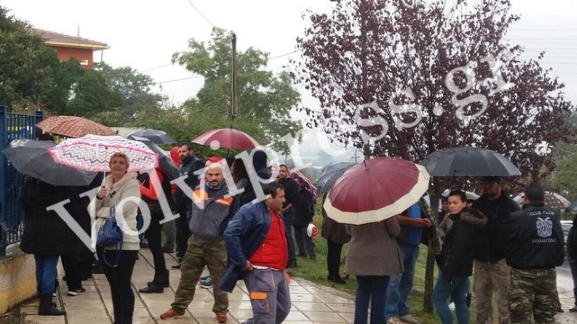 Αντιδράσεις για τα προσφυγόπουλα στα σχολεία: Δε στέλνουν τα παιδιά τους σχολείο γονείς στον Προφήτη    