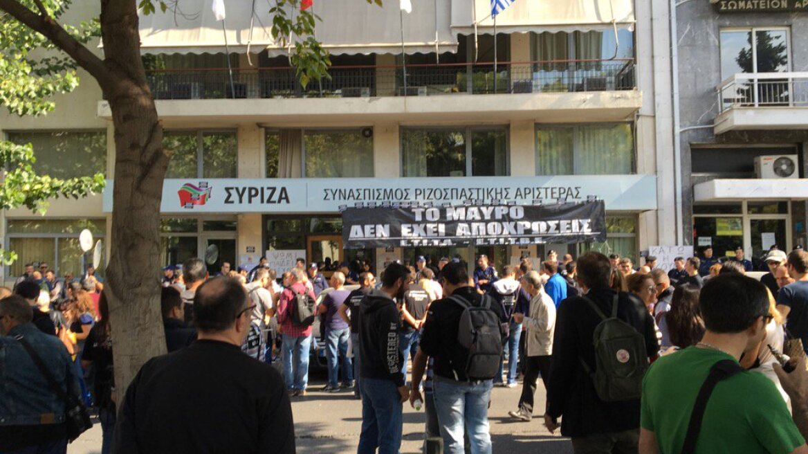 Μαύρο πανό στα γραφεία του ΣΥΡΙΖΑ από τους τεχνικούς της τηλεόρασης