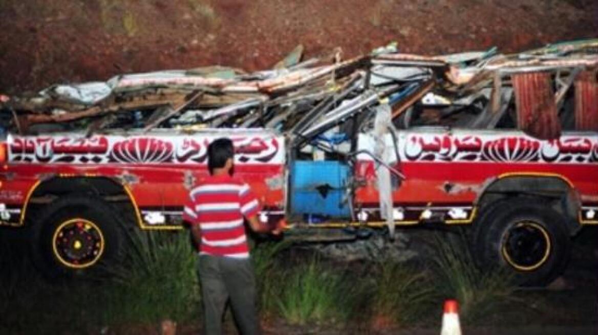 Πακιστάν: 27 νεκροί από σύγκρουση λεωφορείων