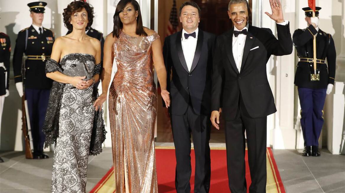 «Obama... out!» - Το ροζ-χρυσό Versace της Μισέλ, οι... ντομάτες και τα ραβιόλια γλυκοπατάτας