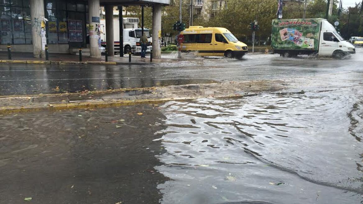 Καταιγίδα και χαλαζόπτωση σάρωσε την Αττική 