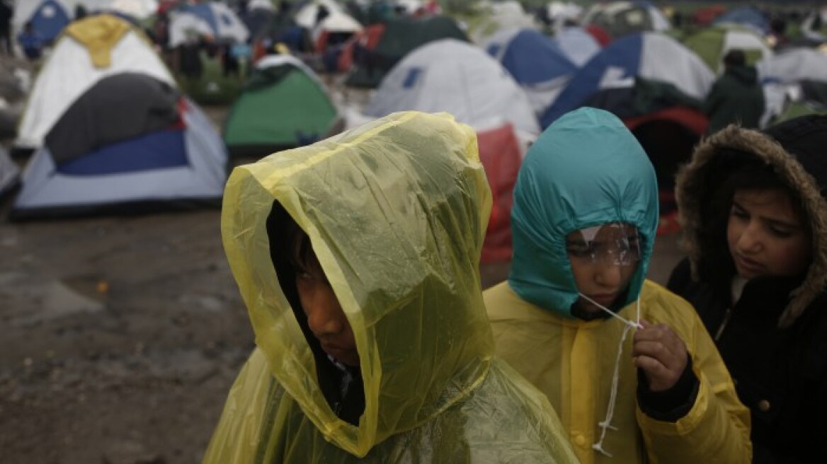 Σχεδόν 11.500 οι εγκλωβισμένοι πρόσφυγες στα νησιά του βορείου Αιγαίου 