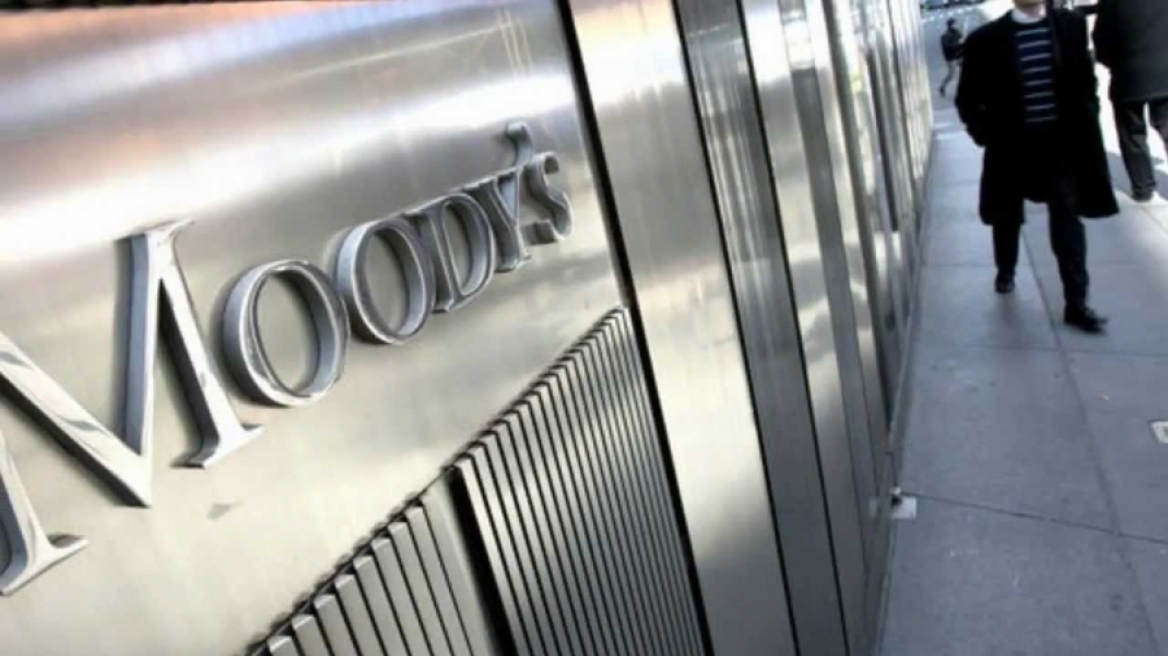 Moody's: Αναβαθμίζει σε σταθερό το outlook για τις ελληνικές τράπεζες