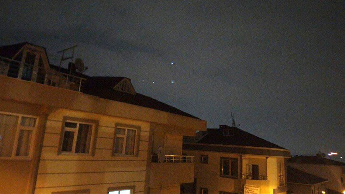 Δεκάδες αναφορές για εμφανίσεις...UFO στην Τουρκία - Παροξυσμός στα social media