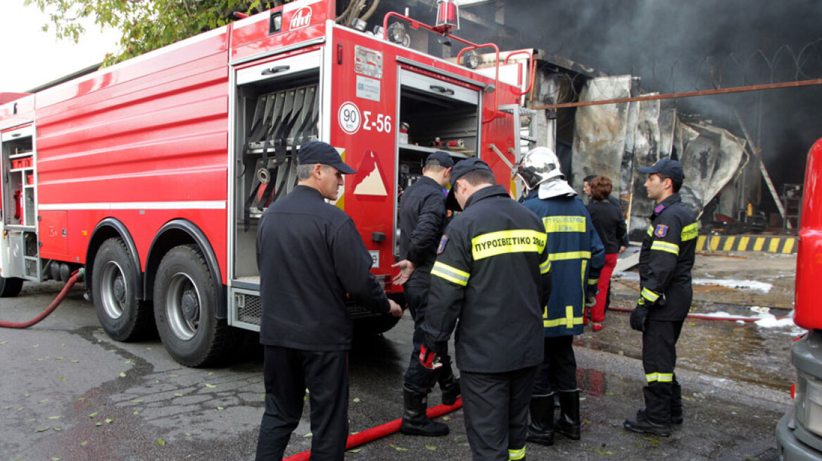 Φωτιά σε βιοτεχνία στις οδούς Πέτρου Ράλλη και Κηφισού 