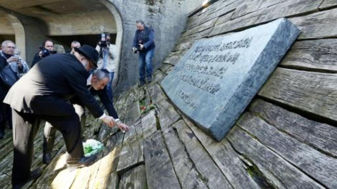 Οργή για αναμνηστική πλάκα με φιλοναζιστικό σύνθημα κοντά στο «κροατικό Άουσβιτς»