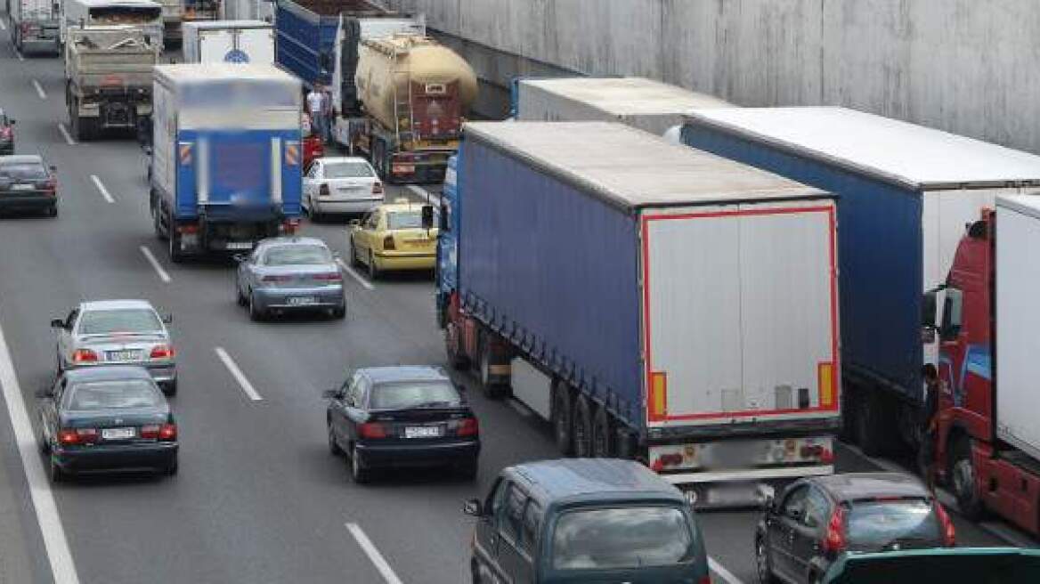 Μυτιλήνη: Ανήλικοι έκλεβαν φορτηγά και τα πυρπολούσαν