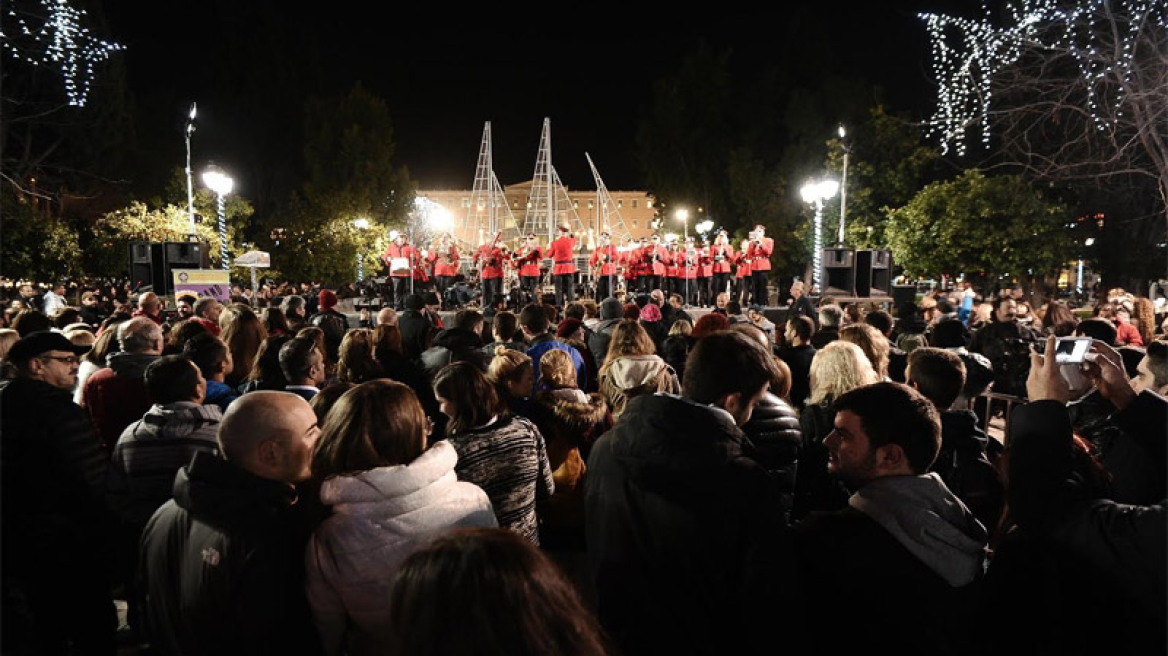 Το σύνθημα για τη φωταγώγηση του Συντάγματος έδωσε ο Γιώργος Καμίνης 