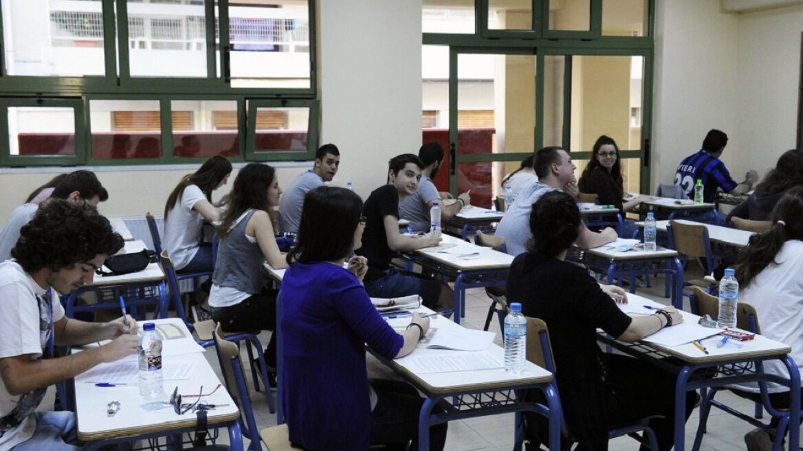 Τον Ιούνιο, αντί για τον Μάιο, φέτος οι πανελλαδικές εξετάσεις