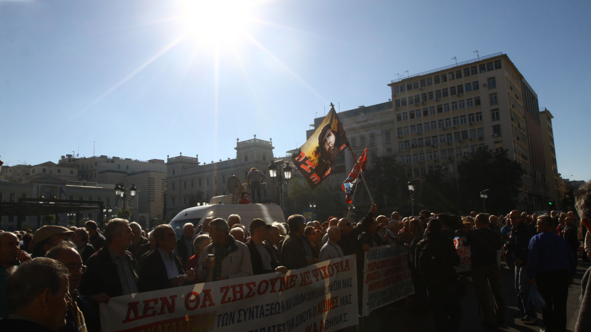 Στα Προπύλαια το απόγευμα οι συνταξιούχοι για τα ψίχουλα της «μισής 13ης σύνταξης»