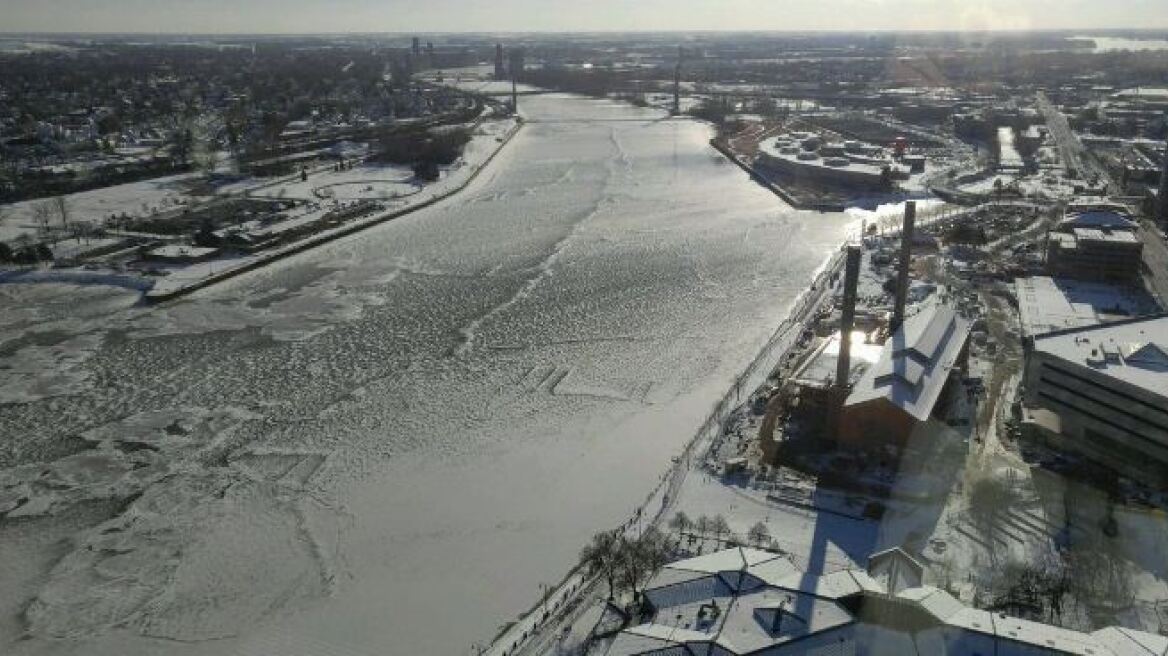 Εκπληκτική φωτογραφία: Πάγωσε το Maumee River στο Τολέδο του Οχάιο