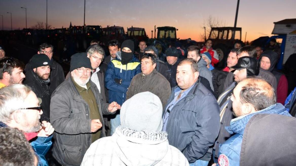 «Πόρτα» στην κυβέρνηση από τον Μπούτα: Διάλογος από τα μπλόκα λένε οι αγρότες