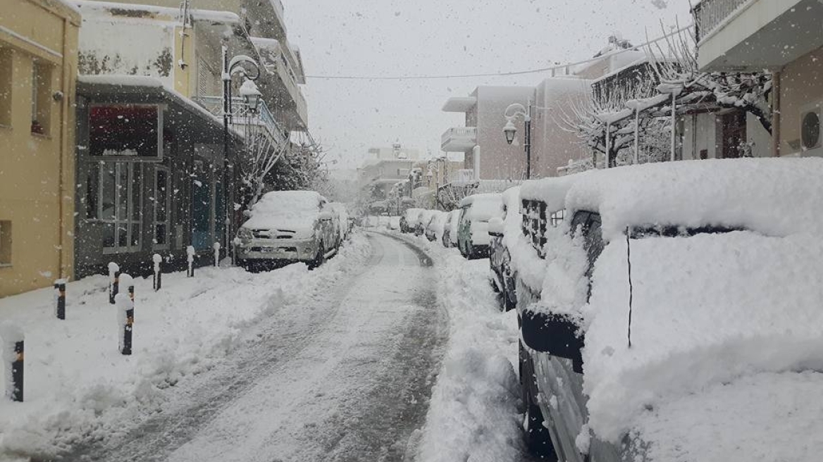 Η Κρήτη φόρεσε τα λευκά: Προβλήματα, κλειστοί δρόμοι και μπλακ-άουτ