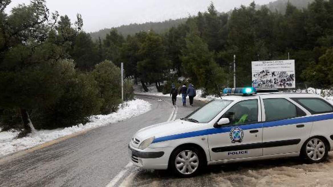 Ο χιονιάς συνεχίζεται: Ποιοι δρόμοι είναι κλειστοί στην Αττική 