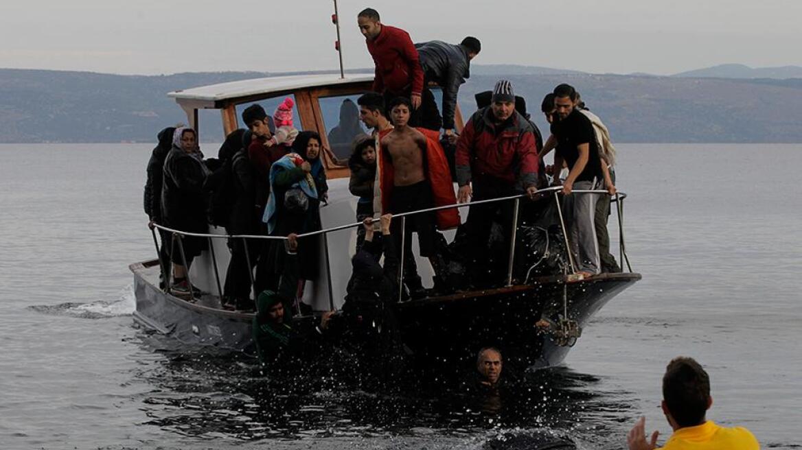 Σχεδόν 11.000 οι εγκλωβισμένοι μετανάστες στα νησιά του Β. Αιγαίου 