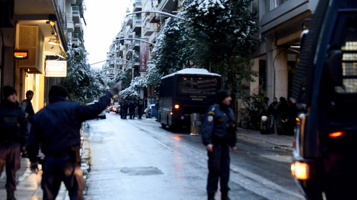 Την «Επαναστατική Αυτοάμυνα» βλέπουν πίσω από την επίθεση με καλάσνικοφ κατά αστυνομικών