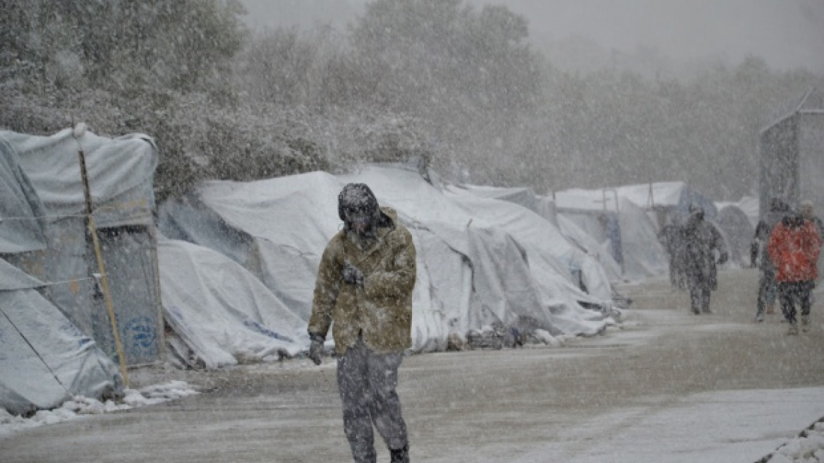 Καμπανάκι από τις ΜΚΟ: Πρόσφυγες και μετανάστες κινδυνεύουν από τη κακοκαιρία