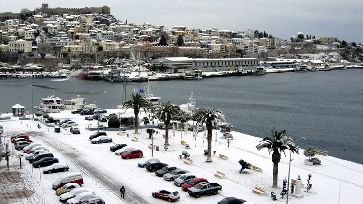 Χιονοθύελλα σε Καβάλα, Δράμα, Λάρισα - Για 6η μέρα αποκλεισμένη η Κύμη!