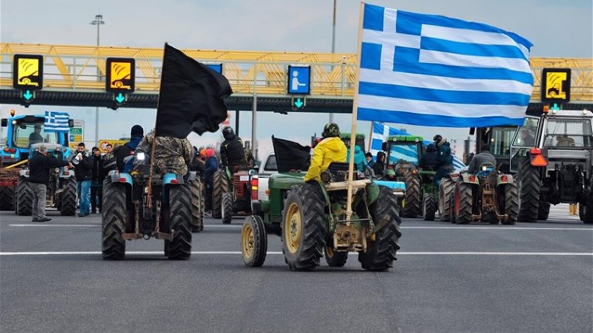 Κλιμακώνουν τις κινητοποιήσεις οι αγρότες - Στήνονται τα μπλόκα στη Θεσσαλία