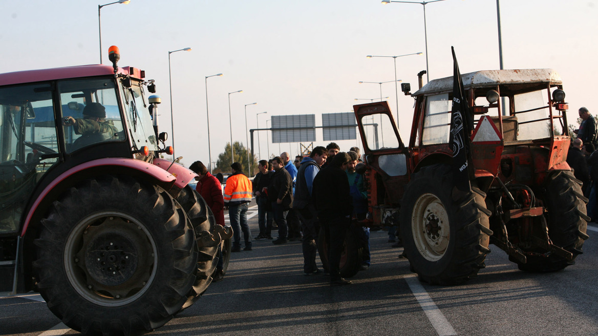 Ένταση με τους αγρότες στο τελωνείο των Ευζώνων