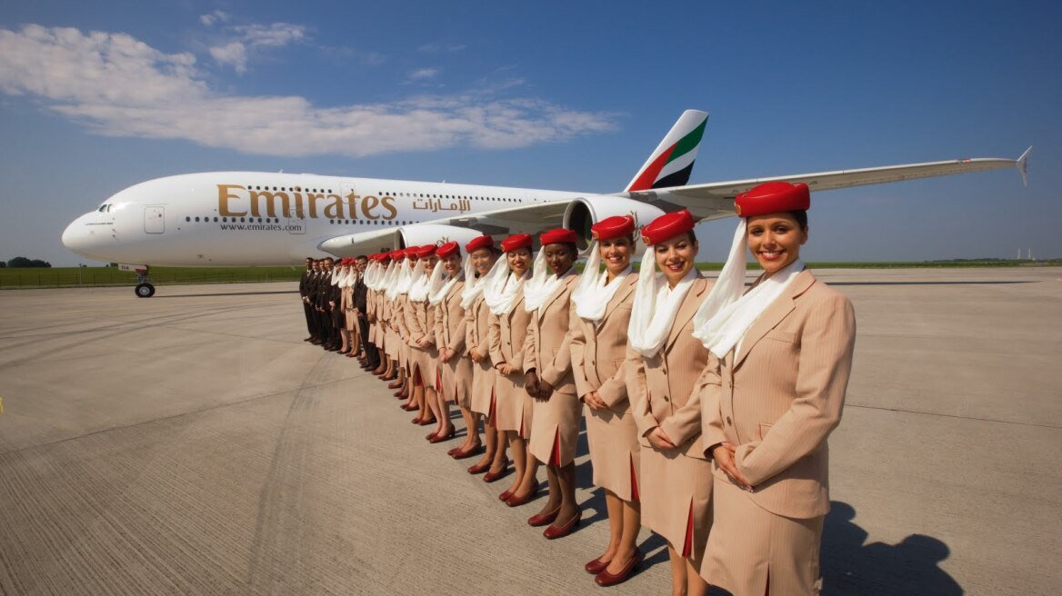 Emirates: Αλλάζει τη σύνθεση των πληρωμάτων στα αεροσκάφη μετά το διάταγμα Τραμπ 