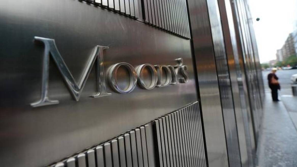 Moody's: Πιθανός κίνδυνος για τις τράπεζες από την καθυστέρηση της αξιολόγησης