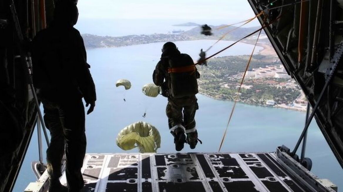 Τουρκία: Παράνομη η άσκηση Ελλήνων αλεξιπτωτιστών στην Κω