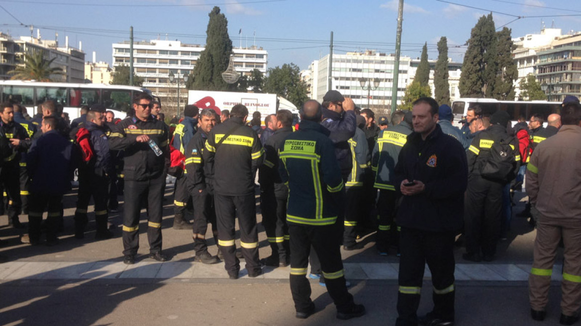 Ψηφίστηκε η τροπολογία μονιμοποίησης των συμβασιούχων πυροσβεστών