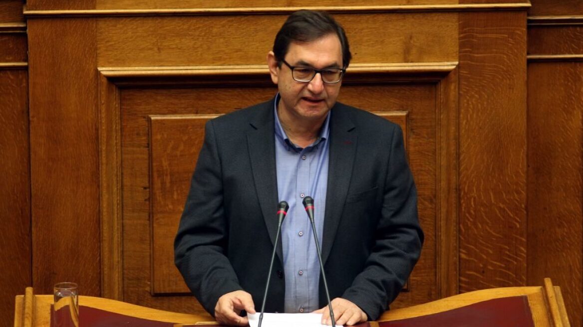 Μαντάς (ΣΥΡΙΖΑ): Είχαμε αυταπάτες... Κάναμε λάθη... Προσπαθούμε με νύχια και με δόντια