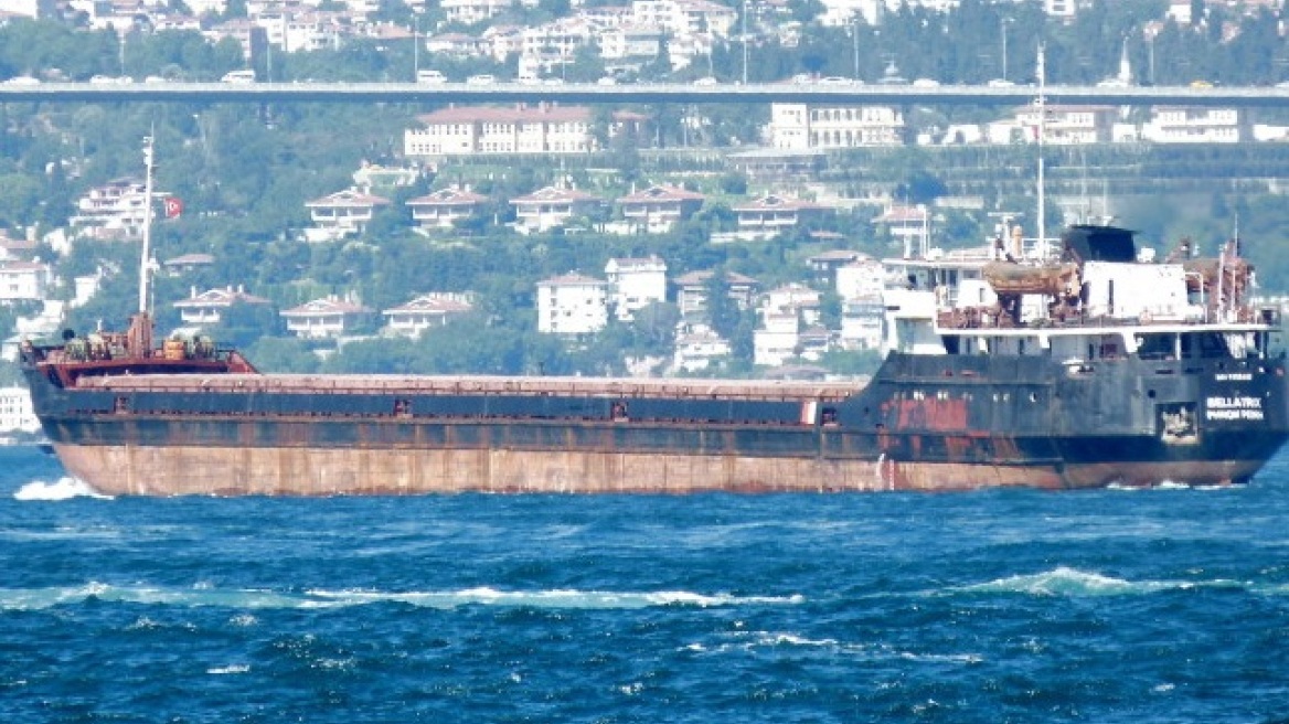 Φορτηγό πλοίο προσάραξε σε ύφαλο κοντά στη Λέσβο