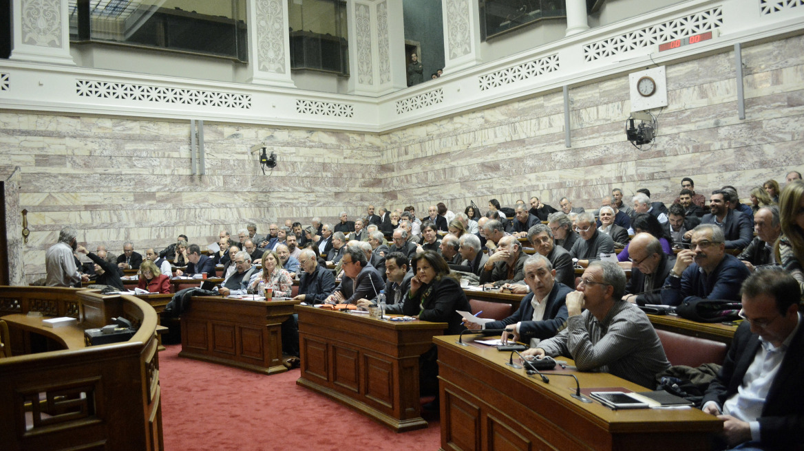 «Για το καλό της χώρας»: Πώς οι βουλευτές του ΣΥΡΙΖΑ προετοιμάζουν για νέα μέτρα