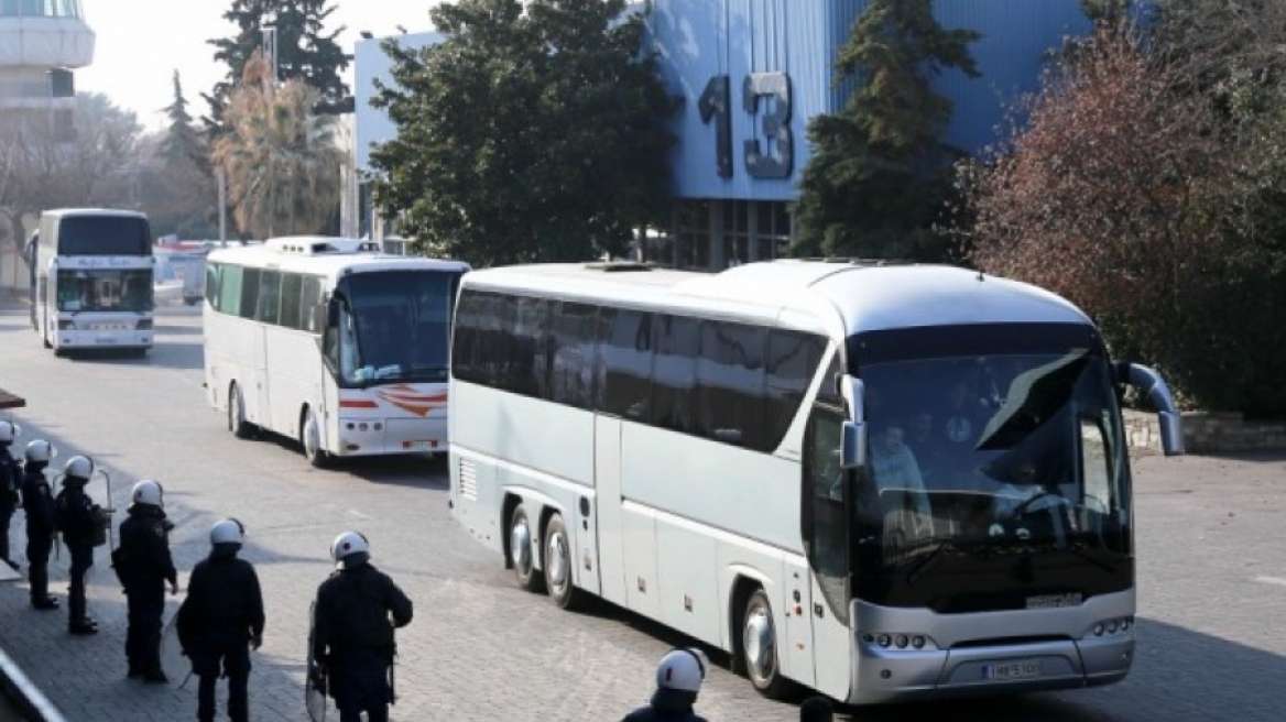 Θεσσαλονίκη: 45χρονος προσπάθησε να ρίξει πούλμαν με οπαδούς πάνω σε αστυνομικούς! 