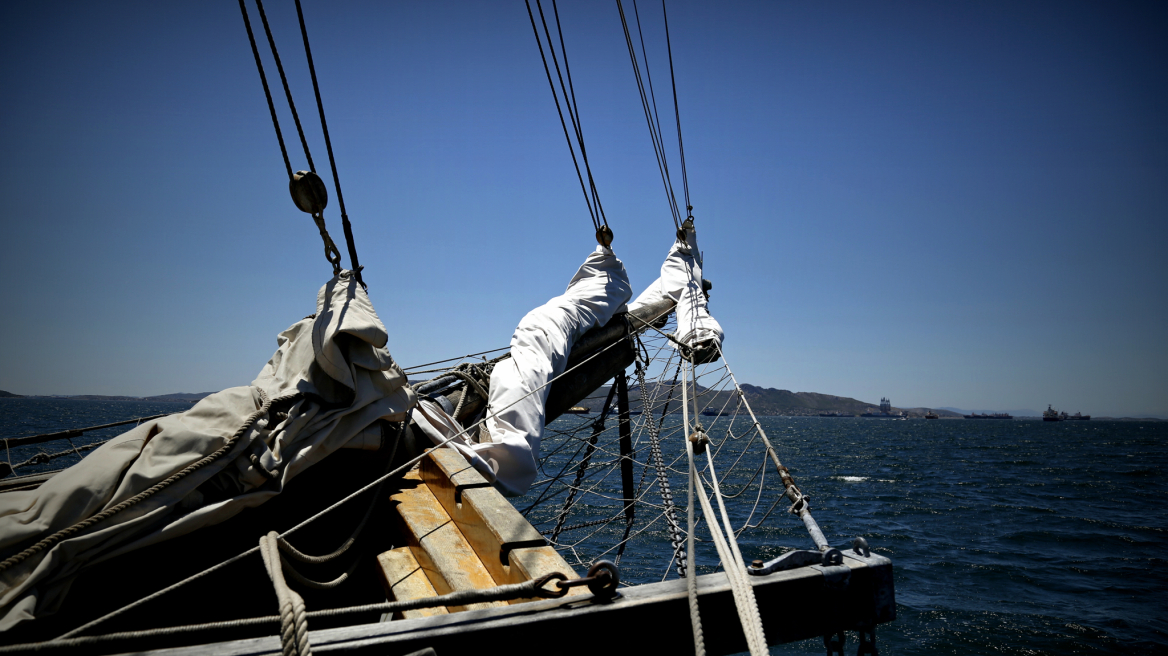 Ιστιοφόρο με 41 παράνομους μετανάστες εντοπίστηκε στη θαλάσσια περιοχή των Κυθήρων