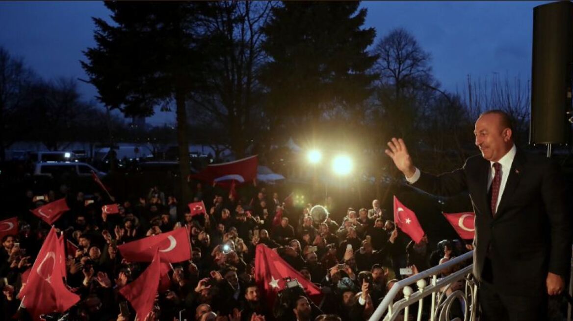 Τσαβούσογλου: Να μη μας κάνει μαθήματα δημοκρατίας η Γερμανία