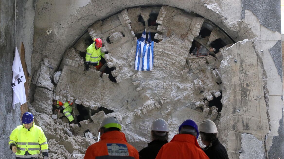 Ο μετροπόντικας φθάνει αύριο στα Μανιάτικα του Πειραιά