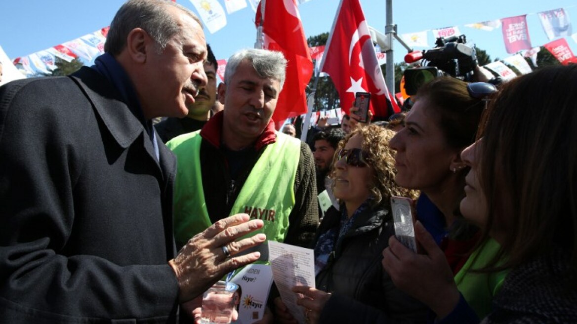 Τουρκία: Ένταση με Ερντογάν σε περίπτερο του «όχι»