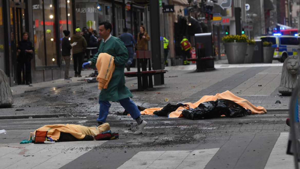 Φορτηγό έπεσε σε πολυκατάστημα στη Στοκχόλμη - Πέντε νεκροί