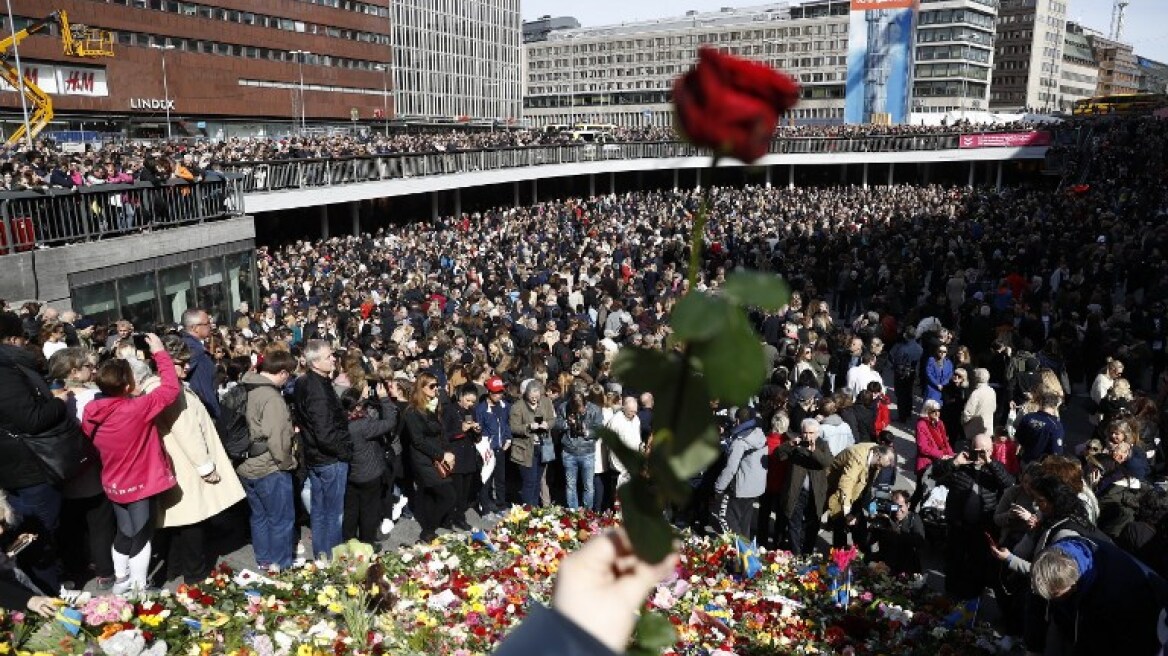 Στοκχόλμη: 20.000 άνθρωποι στους δρόμους για τα θύματα της τρομοκρατίας