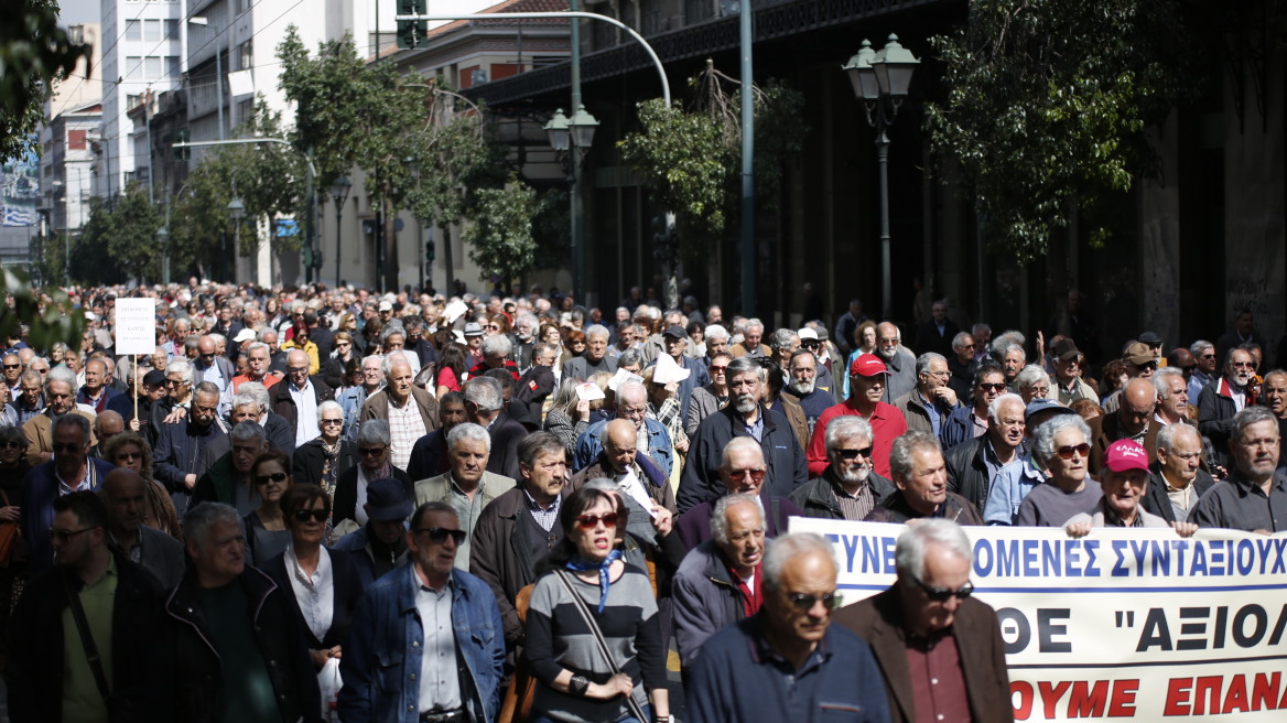 Focus: Μόνο οι φτωχοί πληρώνουν για τις μεταρρυθμίσεις στην Ελλάδα