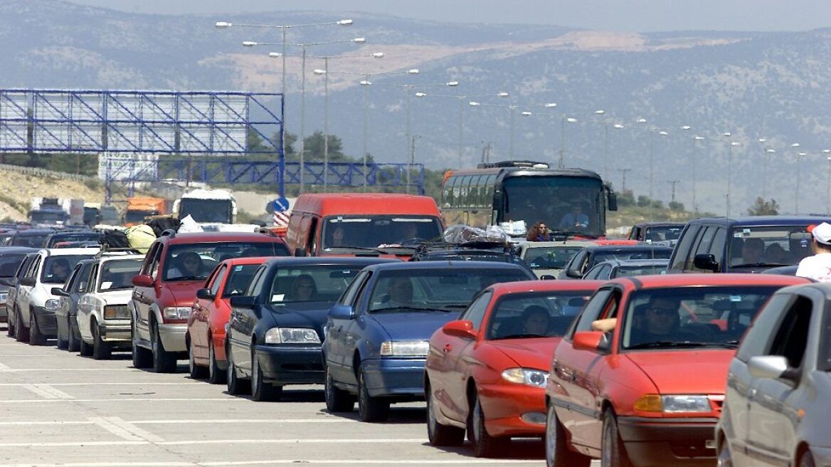 Ματωμένο Πάσχα στην άσφαλτο με 26 νεκρούς 