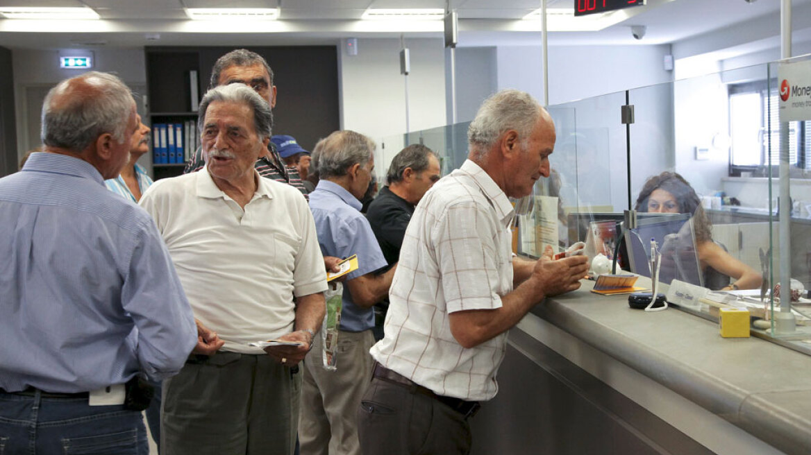 Συνήγορος του Πολίτη: Παράνομες οι μειώσεις στις επικουρικές