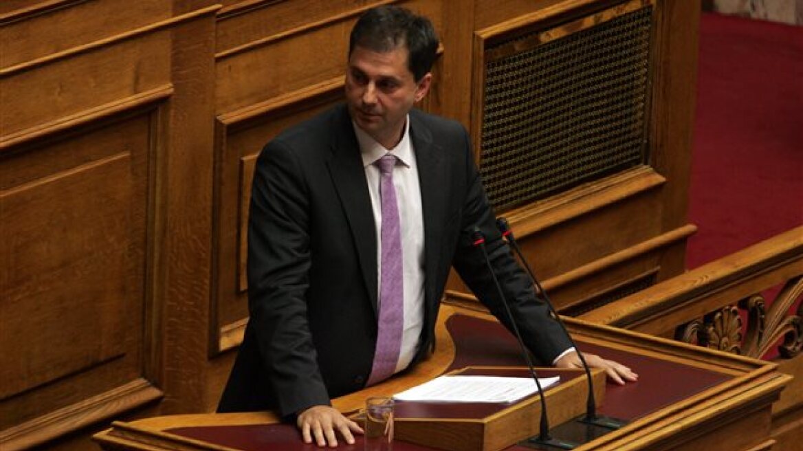 Χάρης Θεοχάρης: Πόσο θα επιβαρυνθεί η ΔΕΗ από τις 2.338 προσλήψεις; 