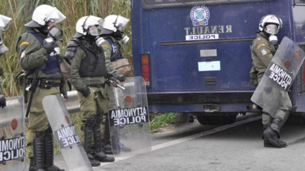 Η αστυνομία εκκένωσε κατάληψη στη Μυτιλήνη - 35 συλλήψεις