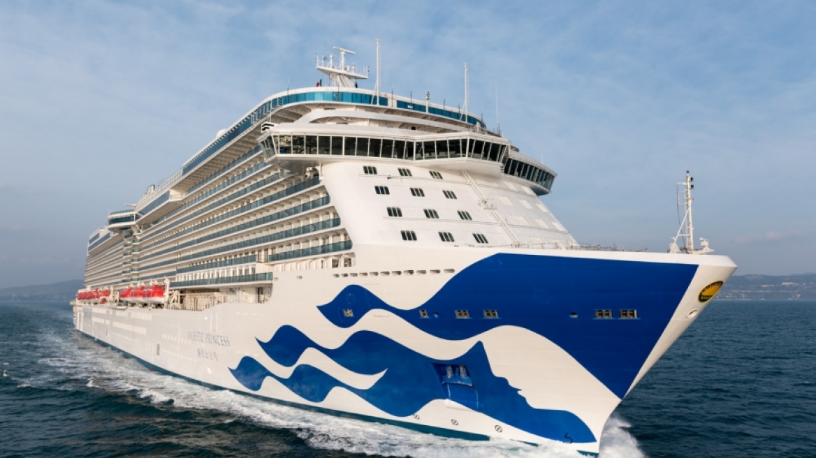 To υπερσύγχρονο κρουαζιερόπλοιο «Majestic Princess» στον Πειραιά 